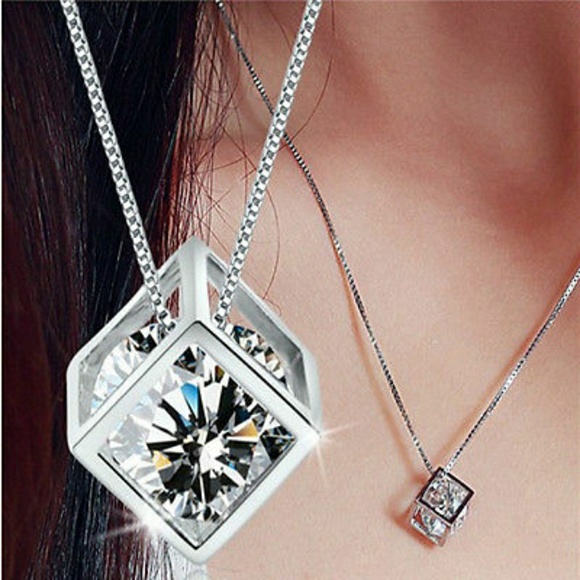 ✨Dainty Magic Cube Rhinestone necklace 18k GP - Picture 1 of 6
